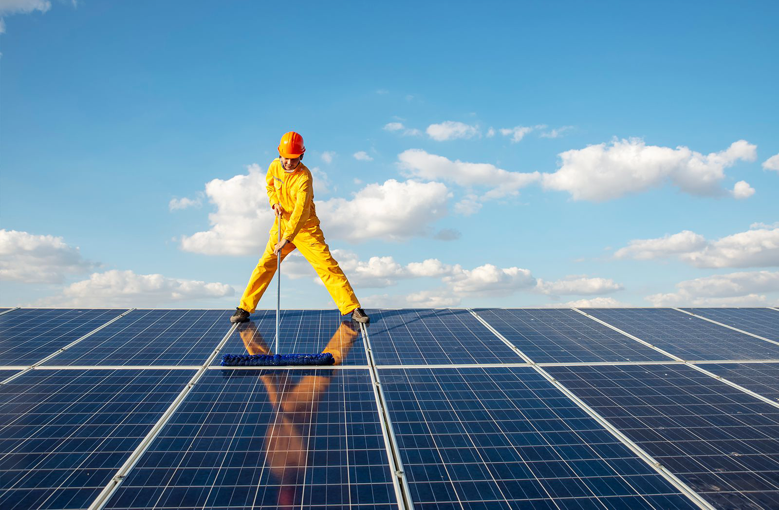 Changes and invariance behind the high growth of photovoltaic industry